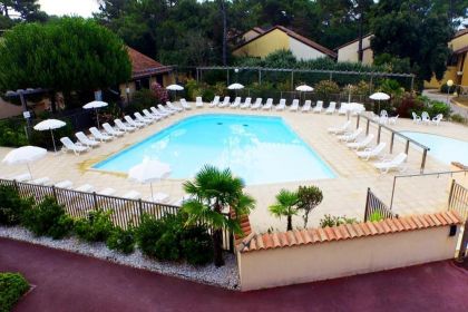 Piscine extérieure chauffée en saison