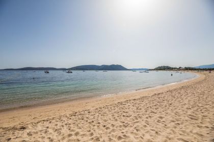 Plage de Cala Rossa à 300 m