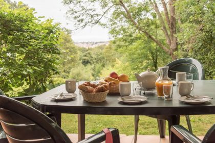 Petit déjeuner en terrasse