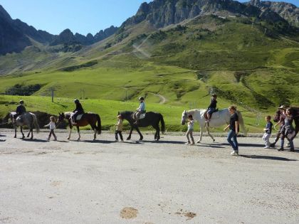 L'été, profitez d'activités comme la randonnée à cheval