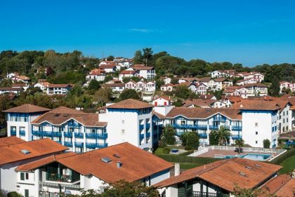 Vue d'ensemble de la résidence Fort Socoa à Urrugnes