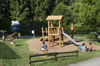 L'aire de jeux du camping Indigo Sarlat, pour les enfants de tout âge !