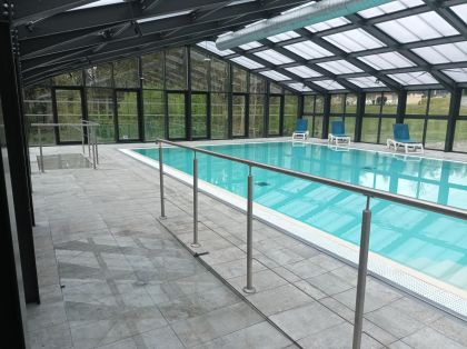 La piscine couverte chauffée