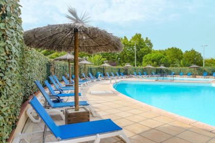 Piscine ouverte tous les jours de 10h00 à 19h00 non-stop